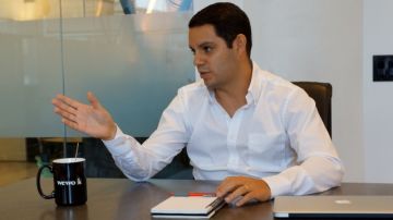 Raúl Moreno, co-fundador de iBillionaire en su oficina del SoHo de Nueva York