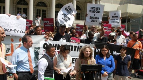 Líderes comunitarios han exigido que los involucrados en la muerte de Eric Garner asuman la responsabilidad del hecho.