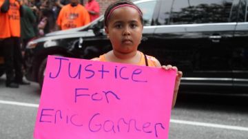 Según el  concejal Antonio Reynoso, la muerte de Garner es "un ejemplo trágico de cómo la política de ventanas rotas pone la mira en las personas con menos ingresos y de color con tácticas agresivas para combatir infracciones leves".