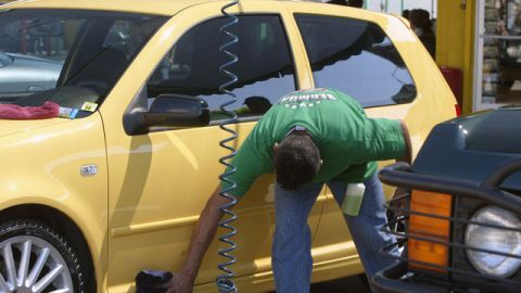 Las fábricas automotrices en Venezuela carecen de materia prima suficiente.