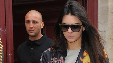 Kendall Jenner aún es menor de edad y no puede consumir alcohol.