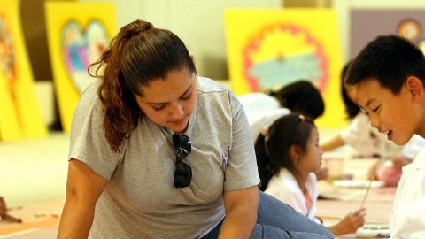 El arte les permite a muchos niños a canalizar energías y expresarse libremente.