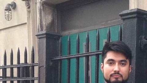 Armando Barrón obtuvo el DACA y hoy es director de programas en una escuela en La Villita.