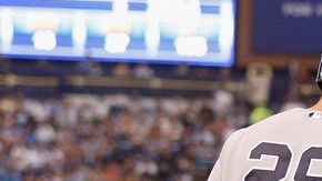 Martin Prado celebra con Francisco Cervelli #29 tras su vuelacercas de dos carreras en la segunda entrada.