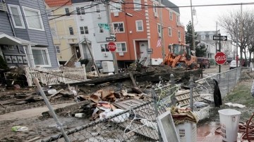 Aun si no recibe la orden de evacuar, prepárese. Asegúrese de tener todos los elementos recomendados en su kit de suministros de emergencia.