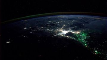 Desde la Estación Espacial Internacional, la ciudad de Bangkok brilla por sus luces.
