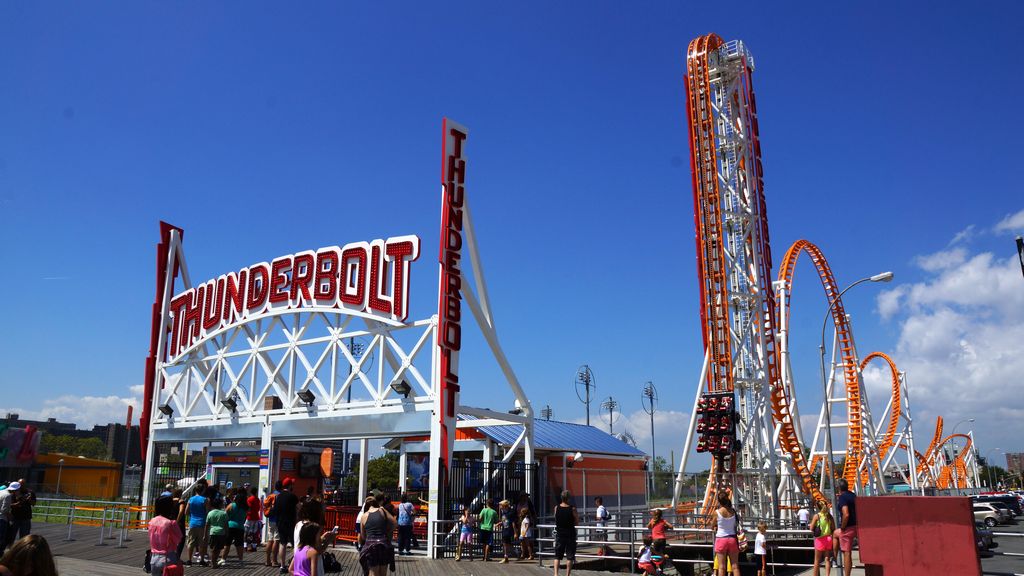 El Thunderbolt, una de las nuevas atracciones de Coney Island.