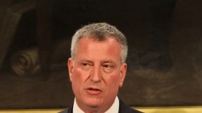 El alcalde Bill de Blasio y el Comisionado de NYPD Brtton asistieron a la mesa redonda convocada por el Cardena Dolan.