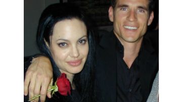 Angelina y Dean Kelly se fotografiaron juntos en la fiesta de la revista Vanity Fair en el 2000.