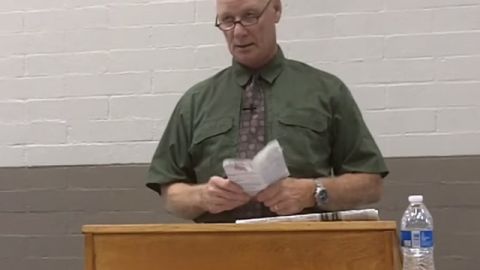 Dan Ferguson durante el discurso en el que hace comentarios racistas y despectivos.