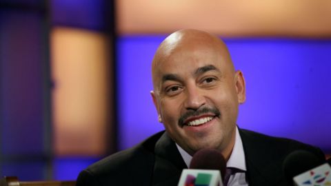 Lupillo Rivera no sacará la cara por su sobrina Chiquis en el terreno musical.