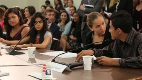 Menores inmigrantes comparecieron en Washington DC ante congresistas para pedir que no los deporten