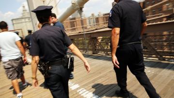 NYPD espera reducir el número de oficiales que actualmente tiene asignados para patrullar a pie el Puente de Brooklyn.