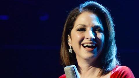 No es extraño que Gloria Estefan esté radiante de felicidad ya que vive un momento inmejorable.