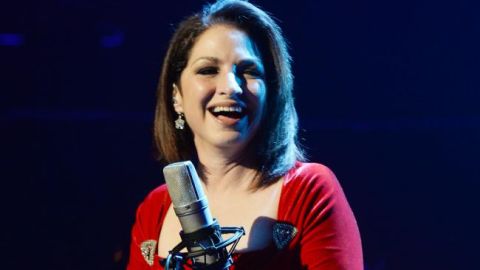 No es extraño que Gloria Estefan esté radiante de felicidad ya que vive un momento inmejorable.