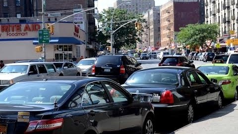 En los cinco condados de Nueva York funcionan 500 bases de taxis “sin medallón”.
