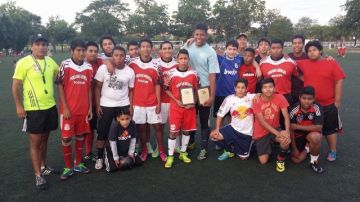La Peruvian American Soccer rindió homenaje al jugador Wilson Cisneros.