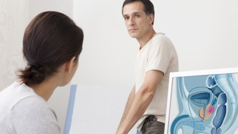 Uno de los tratamientos emplea una técnica de cirugía robótica que es más precisa y menos invasiva.