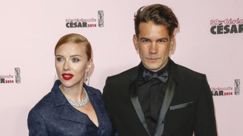 Scarlett y Romain se comprometieron en agosto de 2013.