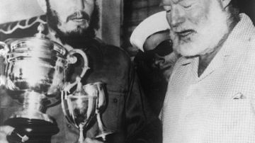 En 1960, el escritor Ernest Hemingway entregó a Fidel Castro,