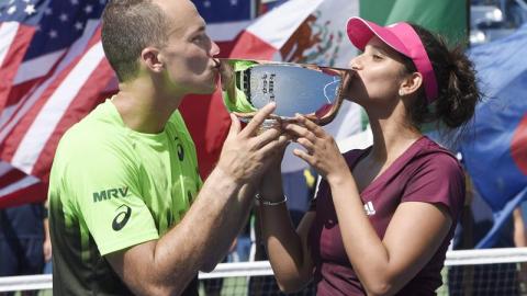 El brasileño Soares y la india Mirza vencieron en la final al mexicano González y la estadounidense Spears.