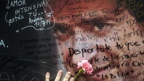 Los fans despidieron los restos de Gustavo Cerati en la Legislatura porteña, en Buenos Aires.
