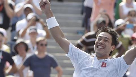 Nishikori celebra su victoria en las semifinales del Abierto de Estados Unidos.
