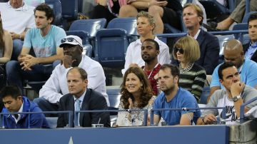 Michael Jordan y Anna Wintour (der. con gafas) invitados en el palco del clan Federer.