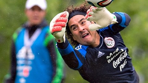 'Memo' Ochoa estará defendiendo el pórtico del 'Tri'.