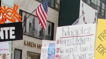 En la marcha se congregaron cientos de obreros, en su mayoría vistiendo camisetas alegóricas a los diferentes sindicatos.