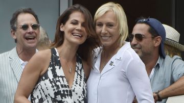 Navratilova y su novia Julie Lemigova presenciaron la semifinal entre Djokovic y Nishikori.