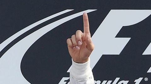 Hamilton en el podio de Monza.