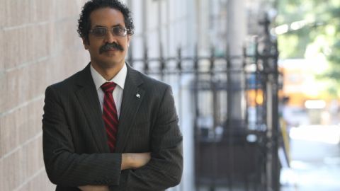 El abogado Luis Román es un destacado tenor que participa en el New York City Labor Chorus.