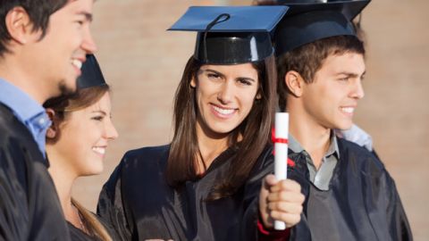 Cada vez son menos los estudiantes que al momento de graduarse encuentran un empleo para el que creen haberse capacitado.