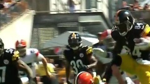 El momento de la 'patada' de Brown.