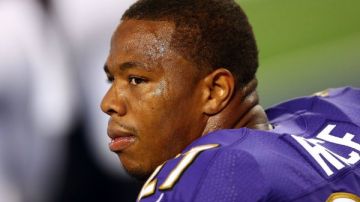 Ray Rice, corredor de los Ravens, durante un partido de NFL.