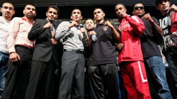 Boxeadores que participarán en las peleas preliminares de la cartelera 'Mayhem' mañana en Las Vegas.
