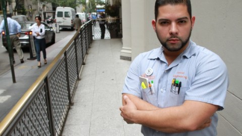 Actualmente el exsoldado Harold López trabaja en un hotel en Manhattan.