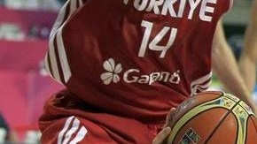 A Pocius le falta un dedo en la mano izquierda.