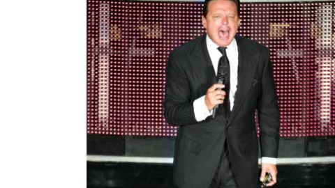 Luis Miguel inició el primero de cuatro conciertos en el Caesars Palace Colliseum de Las Vegas.
