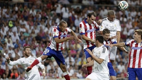 El Atlético ya le ganó al Madrid la Supercopa española y llega fortalecido al primer derbi de la temporada regular.