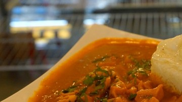 En El Bronx hay restaurantes clandestinos donde la comida es auténtica,  como la cocinada en casa   de la abuela.