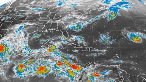 La autoridades alertan sobre fuertes lluvias en el Pacífico mexicano.