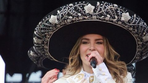 Belinda cantó la canción "Sapito".