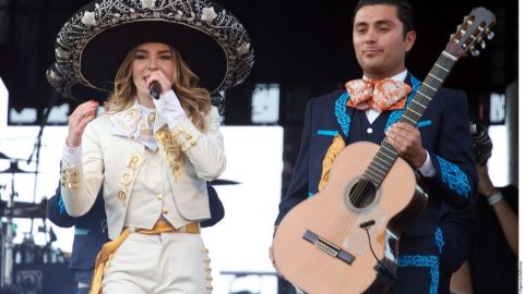 Belinda cantó la canción "Sapito".