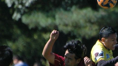 Una acción del partido de la Liga Independiente donde Barcelona y Juventus igualaron a un gol.