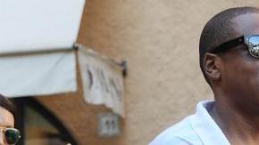 Junto a ellos en la playa estuvieron la madre de Beyoncé, Tina, su hija Blue Ivy y un pequeño grupo de amigos íntimos.