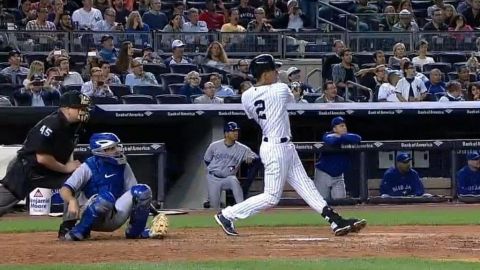 Derek Jeter pegó su cuarto tablazo de vuelta entera en la temporada.