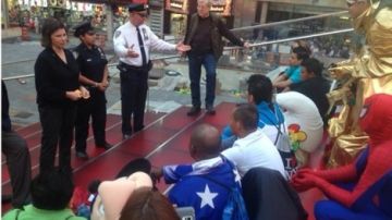 El NYPD inició el diálogo con los trabajadores disfrazados de Times Square.