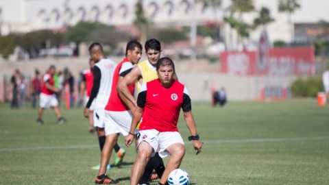 Daniel "Travieso" Guzmán participa activamente en los entrenamientos de Xolos .